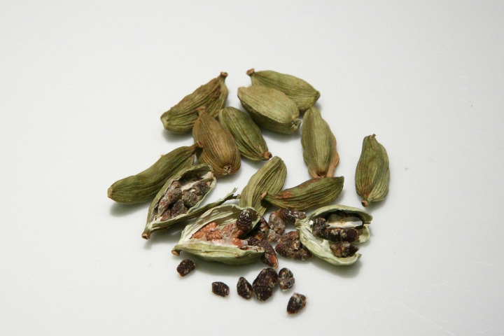 cardamom pods