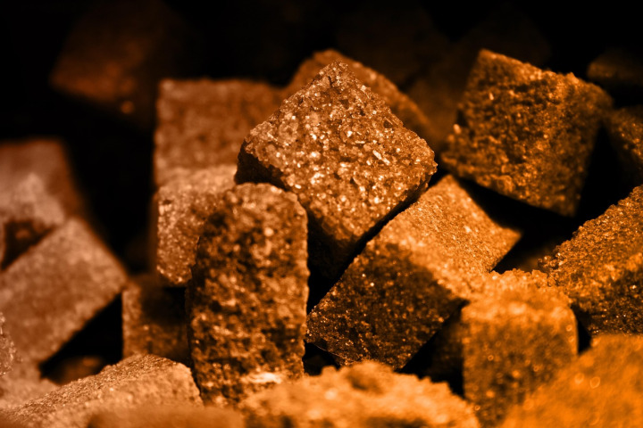 raw sugar brown crystals